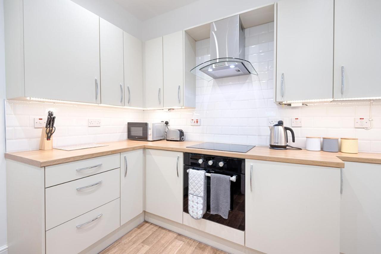 Large Green Garden, 4 Bedrooms, Sleeps 8 Свонсі Екстер'єр фото