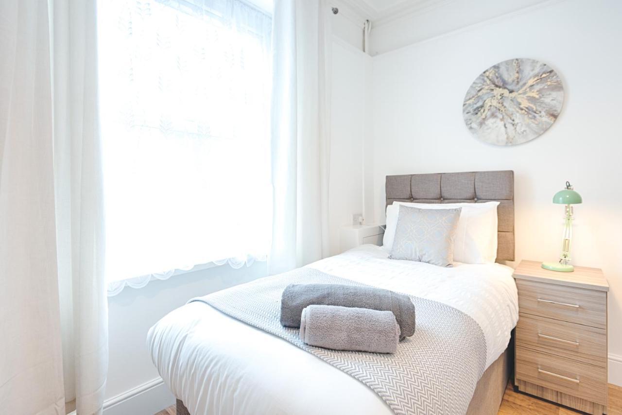 Large Green Garden, 4 Bedrooms, Sleeps 8 Свонсі Екстер'єр фото